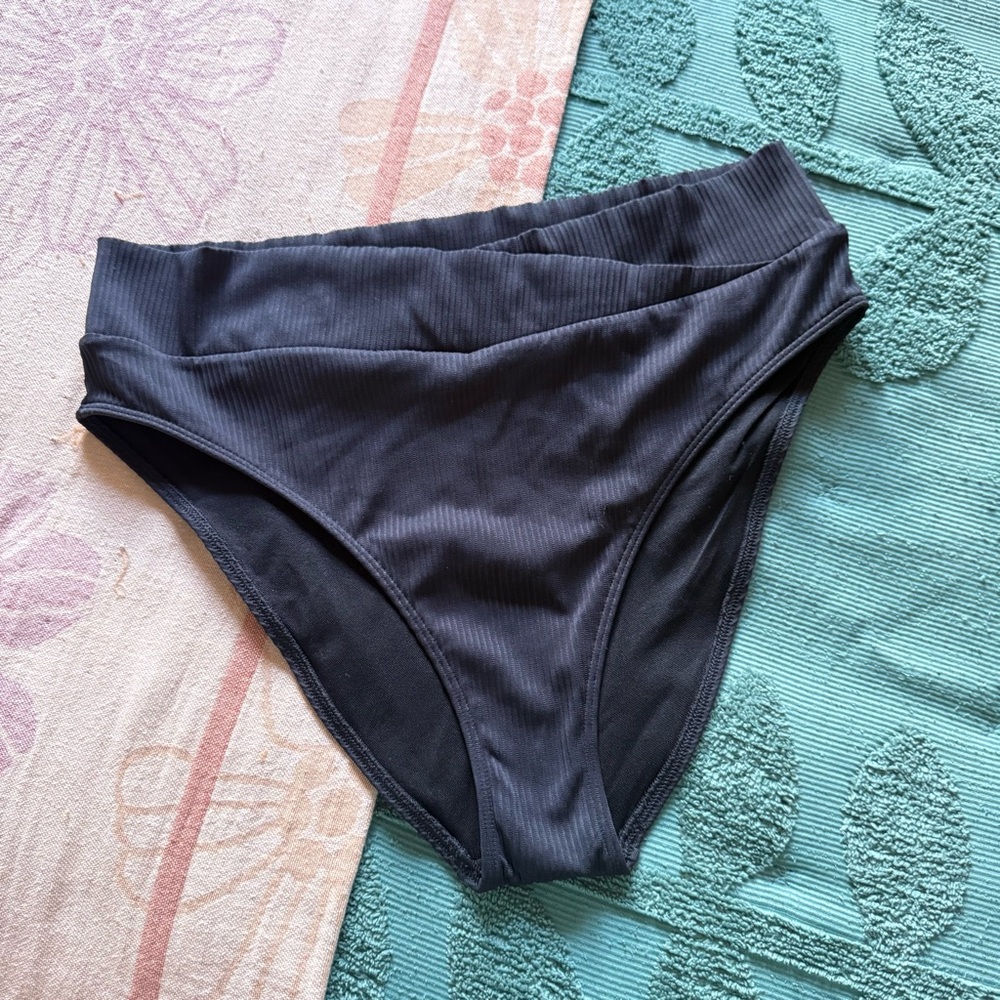 Hollister High Waisted Crossover Swim Bottoms